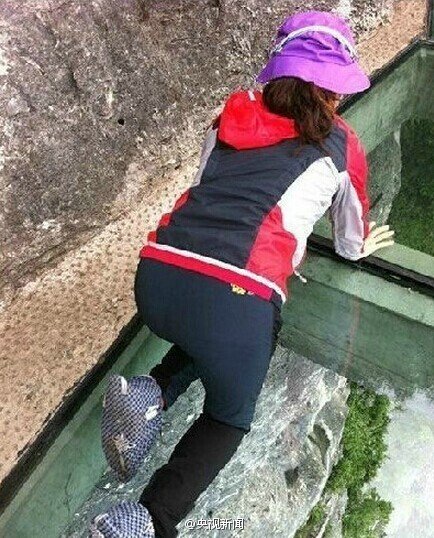 ทางเดินกระจกเลียบผาสูง ที่จีน