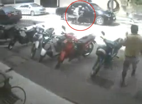 คลิปเปิดประตูรถควรระวัง