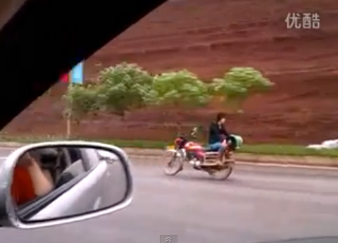 คลิปนั่งหันหลังขับมอเตอร์ไซต์