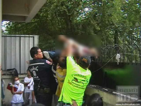 คนงานเมาพลัดตกตึก โดนเหล็กรั้วเสียบดับอนาถ