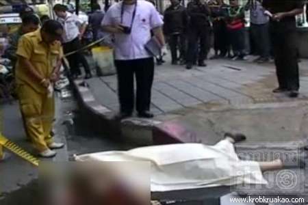 หนุ่มใหญ่กระโดดสถานีบีทีเอส