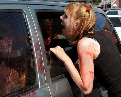 แคนาดาจัดบริการล้างรถกับศพเดินได้