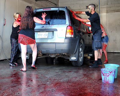 แคนาดาจัดบริการล้างรถกับศพเดินได้