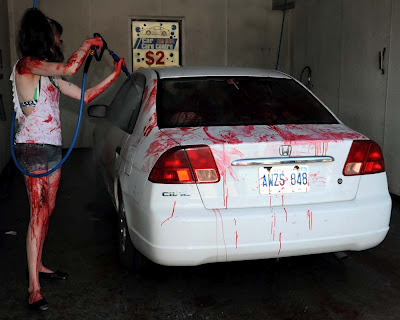 แคนาดาจัดบริการล้างรถกับศพเดินได้