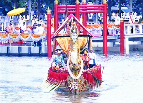 ขบวนพยุหยาตราทางชลมารค 2555