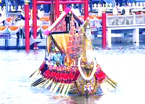 ขบวนพยุหยาตราทางชลมารค 2555