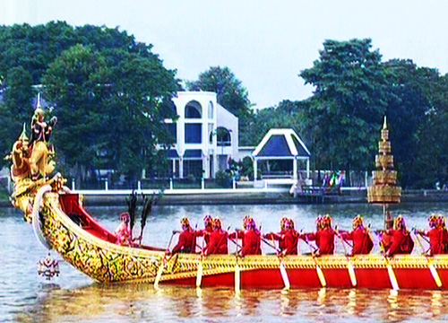 ขบวนพยุหยาตราทางชลมารค 2555