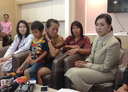 แม่ร้องปวีณา ลูกสาว 3 ขวบช็อก-โคม่า หลังครูลืมทิ้งไว้ในรถ 7 ชม. 