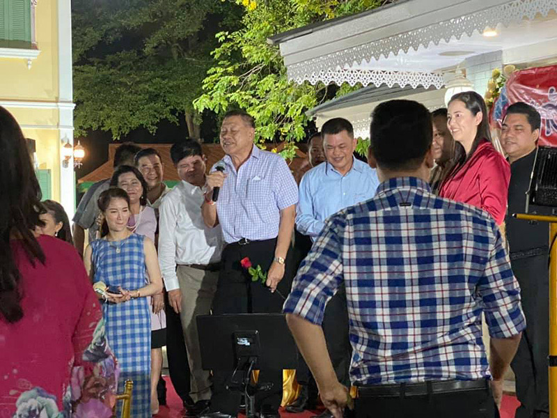 เอ๋ ปารีณา