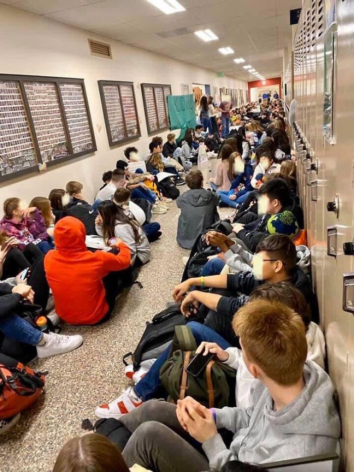 โรงเรียนขับไล่ 2 ครูเกย์