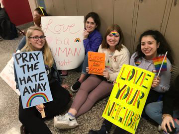 โรงเรียนขับไล่ 2 ครูเกย์