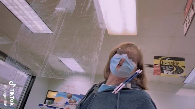 หน้ากากอนามัยเจาะรู