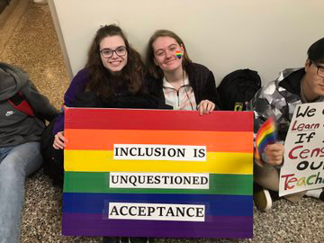 โรงเรียนขับไล่ 2 ครูเกย์