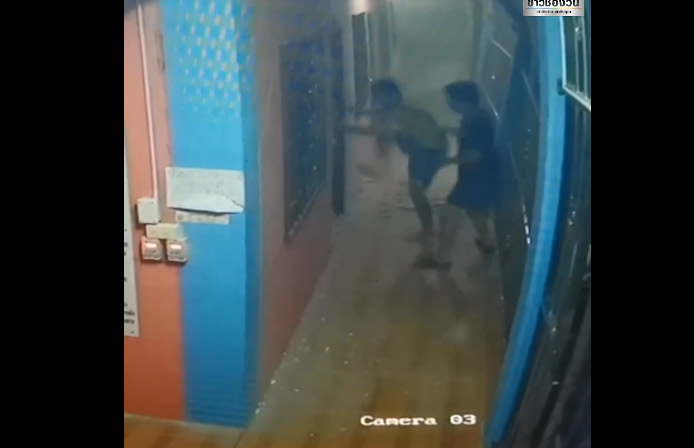 หอพัก 3 ชั้นทรุด