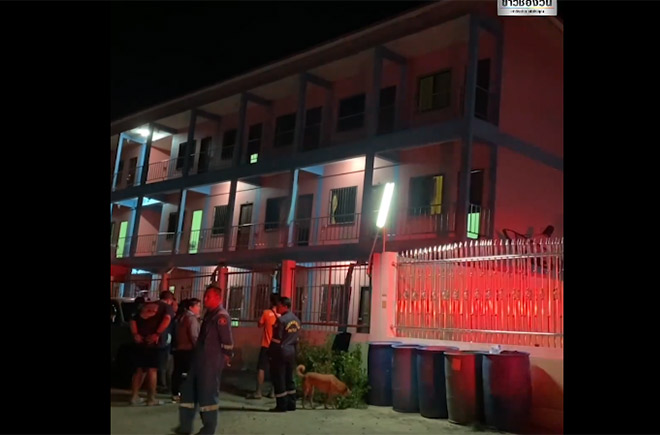 หอพัก 3 ชั้นทรุด