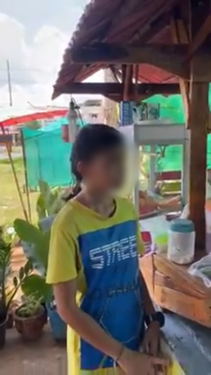 แม่ค้าก๋วยเตี๋ยวด่าลูกค้า