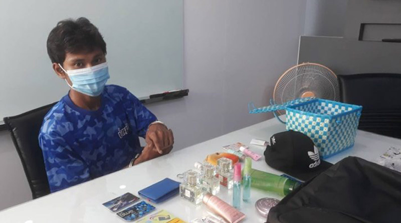 โจรขโมยของในรถ