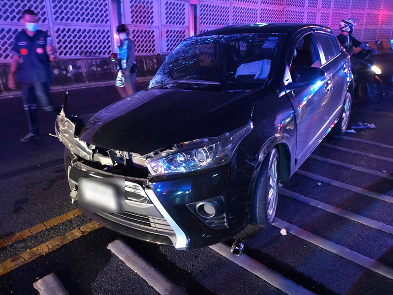 รถชนกัน