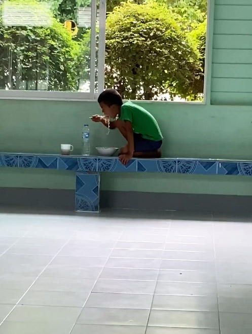 น้องข้าวต้ม บ้านยากจน