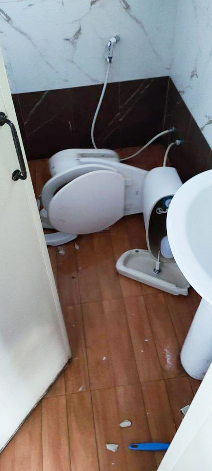 ชักโครกพัง หอพักเรียกเงิน 2500