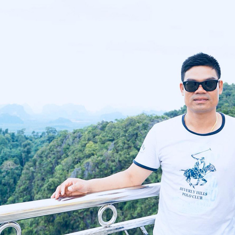 คนขับรถตู้ ถีบแม่ค้าหวย มอบตัว