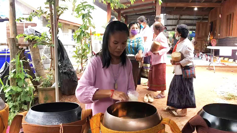 ครอบครัวน้องชมพู่ ทำบุญ 100 วัน