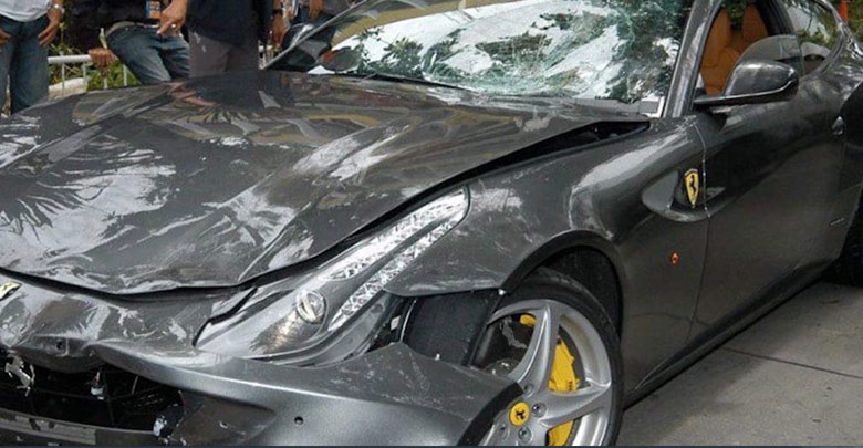 ขับรถชนตำรวจ