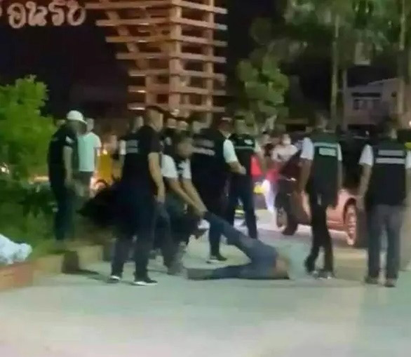 การ์ดกระทืบตำรวจ