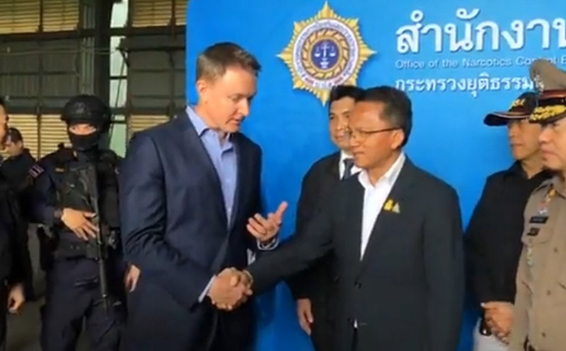 จับยาเค 