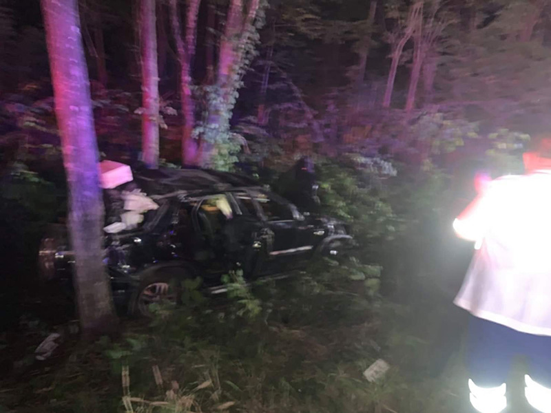 กระบะตัดหน้าเก๋ง ดับ 2 ศพ