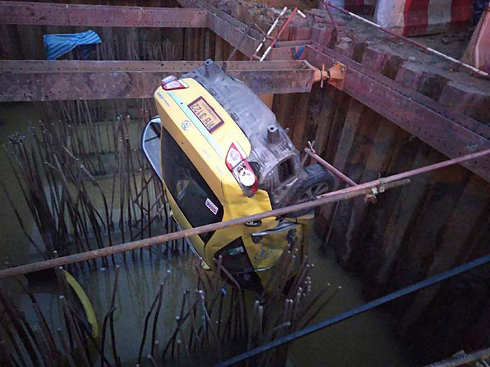 แท็กซี่ตกตอม่อรถไฟฟ้า