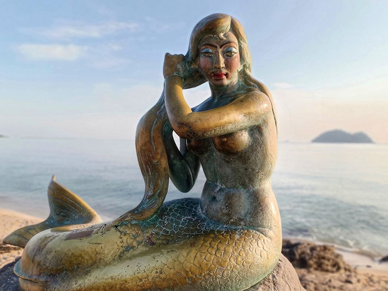 สาวป่วยจิตแต่งหน้านางเงือกทอง