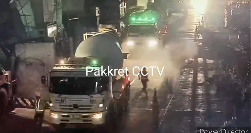 คลิปนาทีคนงานหนีตาย รถไฟฟ้าสายสีชมพูถล่ม