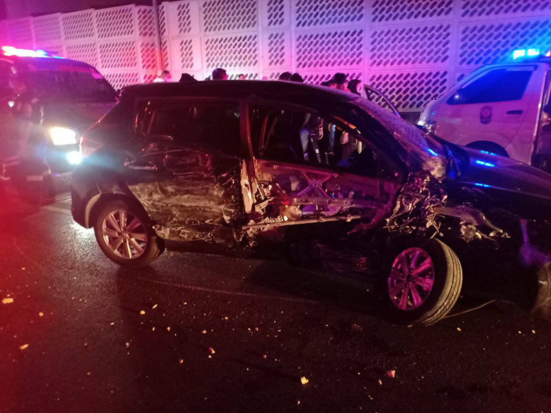 รถชนกัน