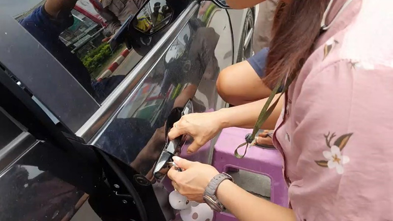 เด็กติดในรถ