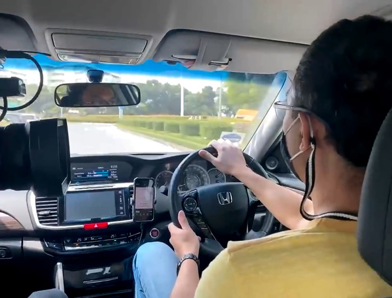 กัปตันเครื่องบินขับแกร็บ