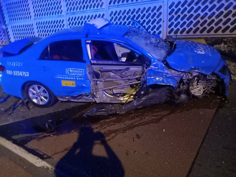 รถชนกัน