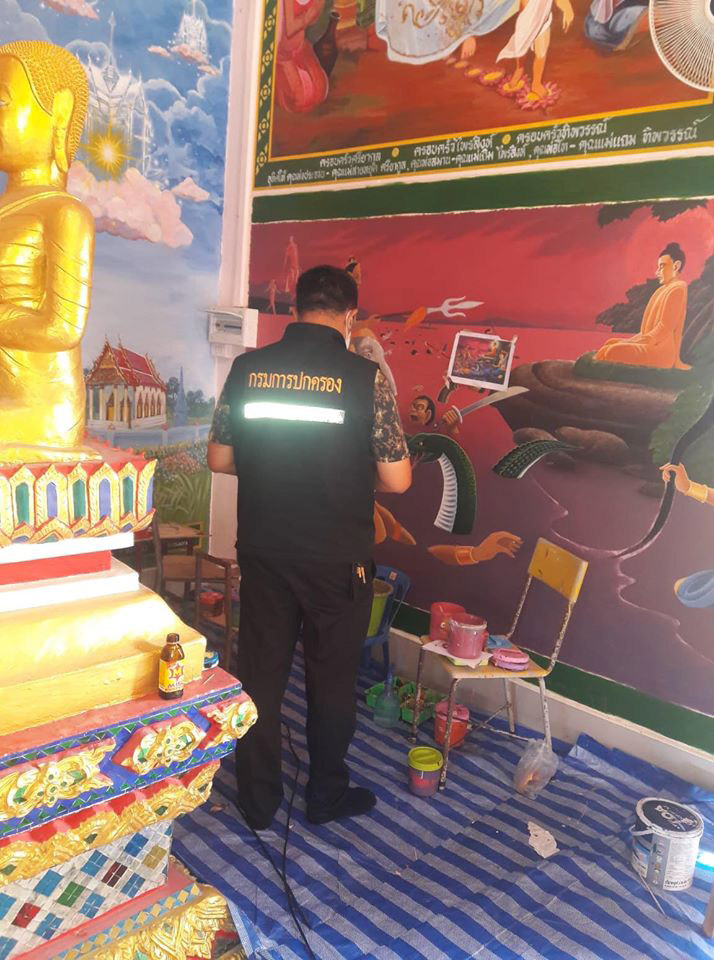 ภาพวาดคล้าย ประยุทธ์-ประวิตร ผนังวัด