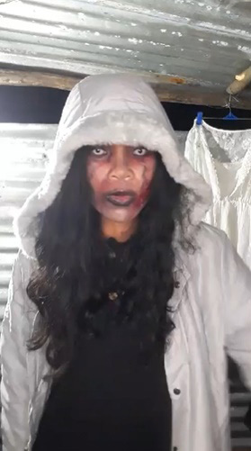 แต่งหน้าผีขายของ