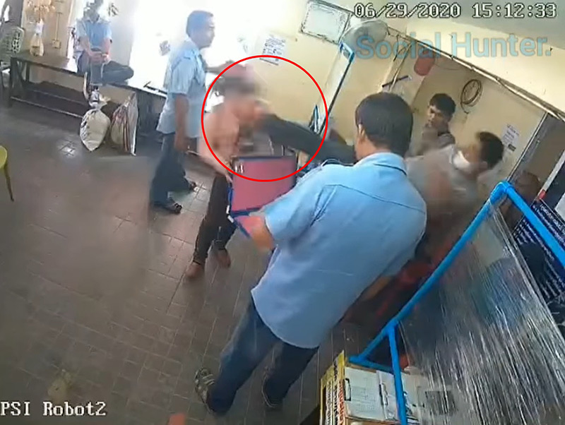 คนขับรถตู้ ถีบแม่ค้าหวย มอบตัว