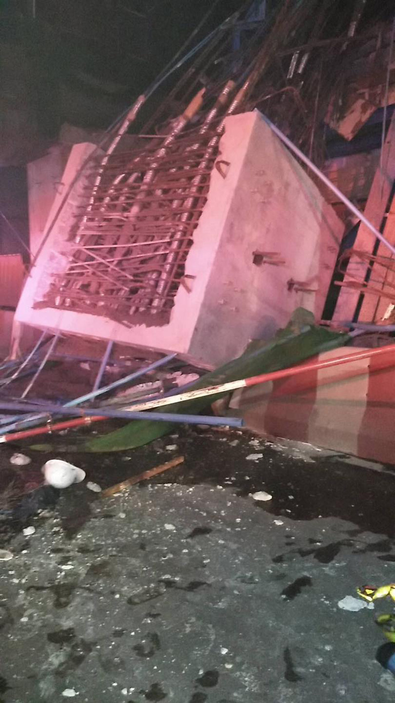 คลิปนาทีคนงานหนีตาย รถไฟฟ้าสายสีชมพูถล่ม