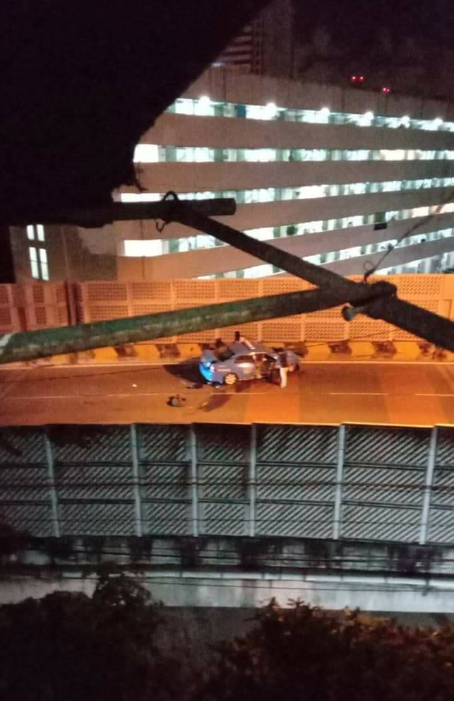 รถชนกัน