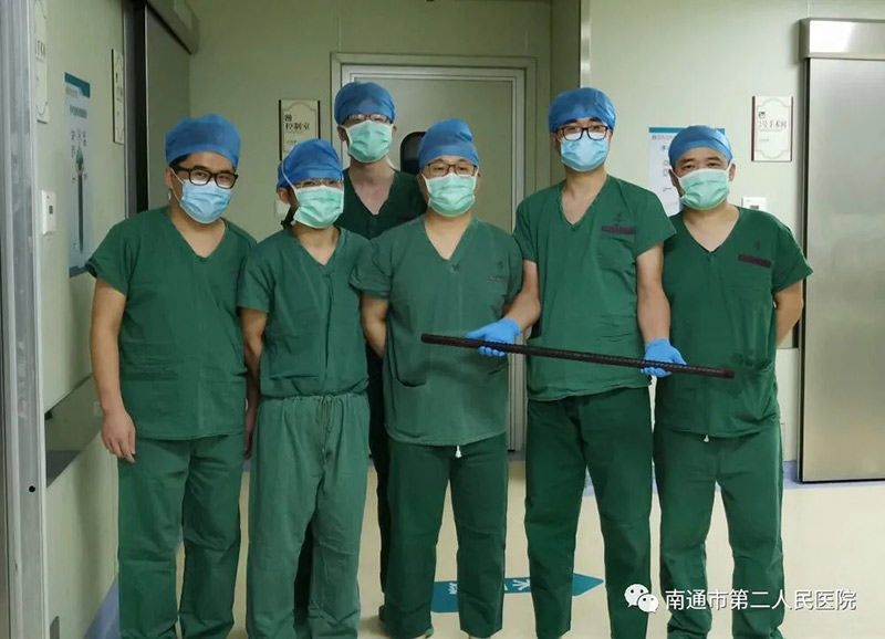 เหล็กเสียบขาหนีบคนงานก่อสร้าง