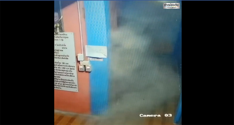 หอพัก 3 ชั้นทรุด