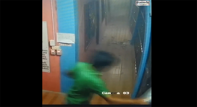 หอพัก 3 ชั้นทรุด