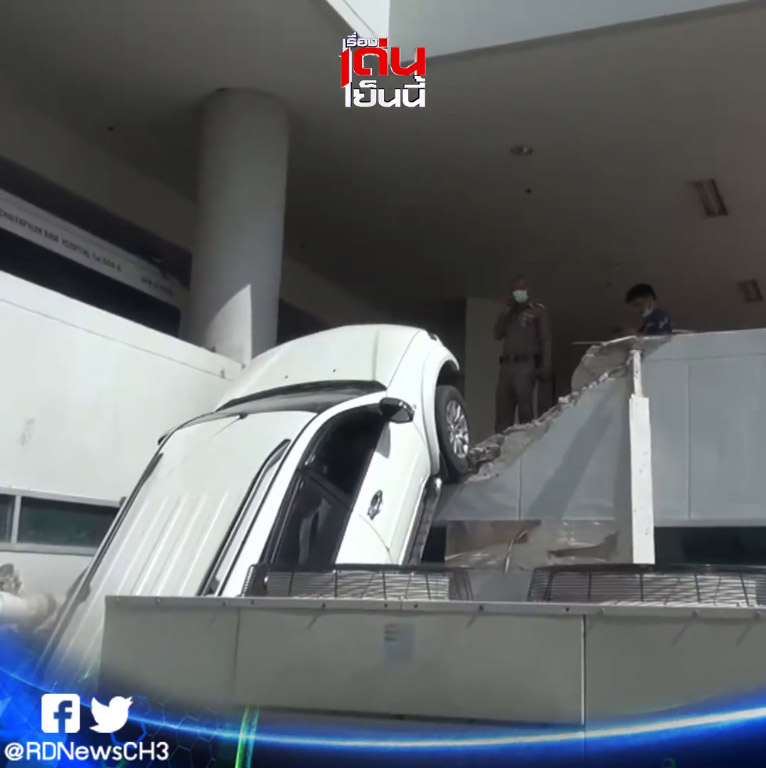 ปาเจโร่ตกลานจอดรถ