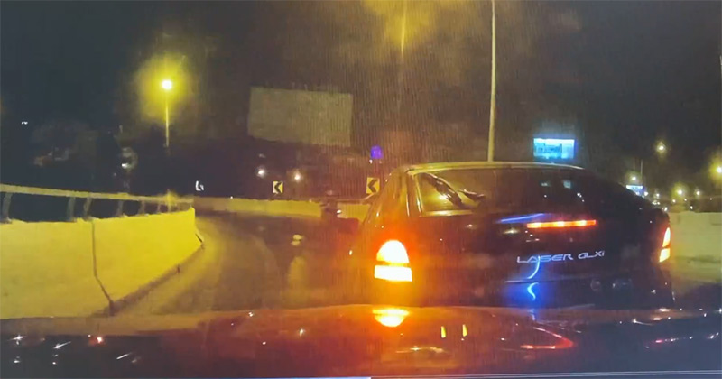 รถฟอร์ดถอยรถชนเบนซ์