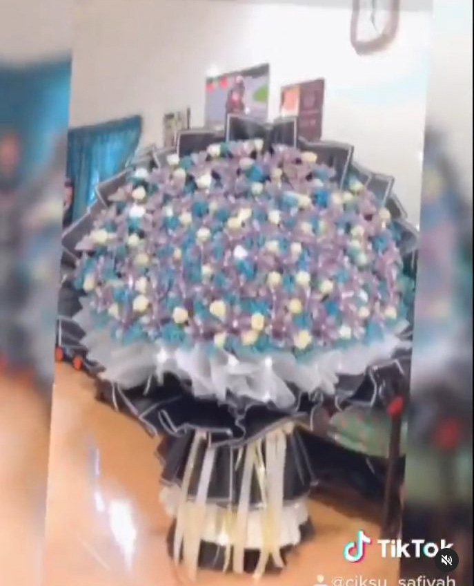 ช่อดอกไม้ธนบัตร 4 แสน