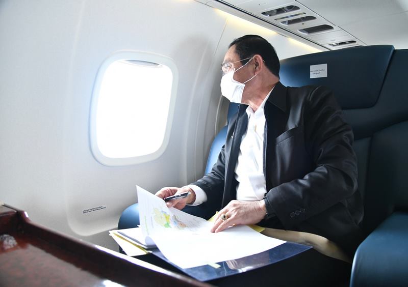 ประยุทธ์ ลุยน้ำท่วมสุโขทัย