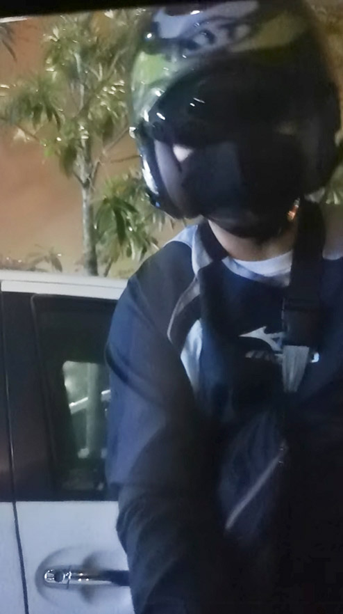 โรคจิตทำร้ายผู้หญิงโชว์ของลับ